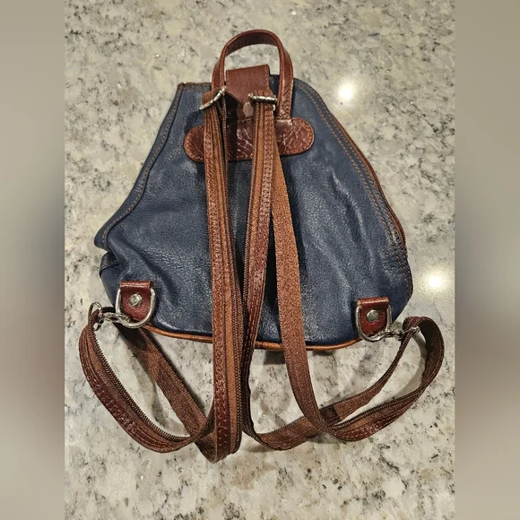 Ladies Small Vera Pelle Navy Blue Leather Backpack Shoulder Bag - Picture 4 of 13